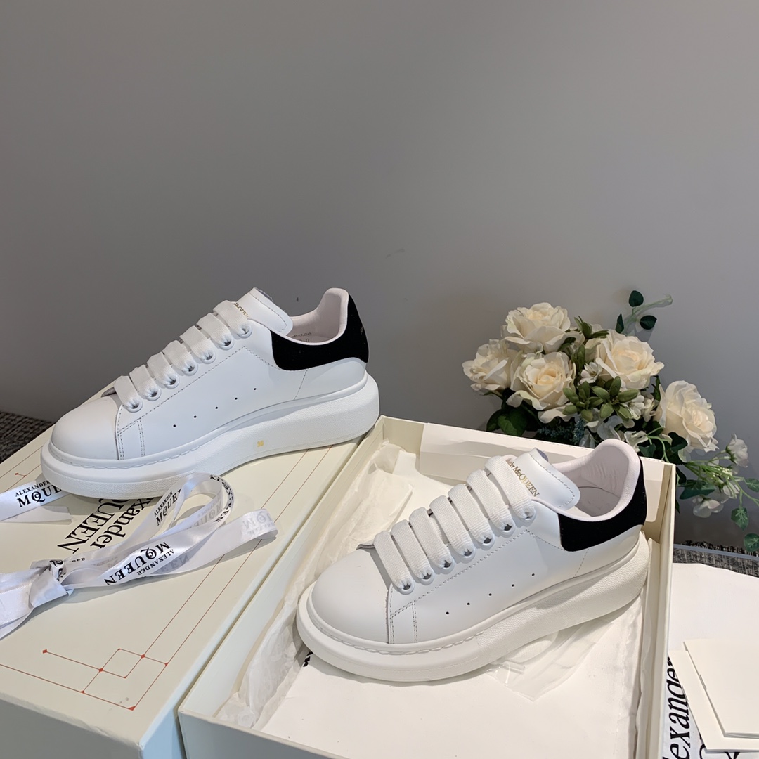 알렉산더 맥퀸 상품 알렉산더 맥퀸 Alexander McQueen 레더 남여공용 커플 스크럽 스니커즈 운동슈즈..