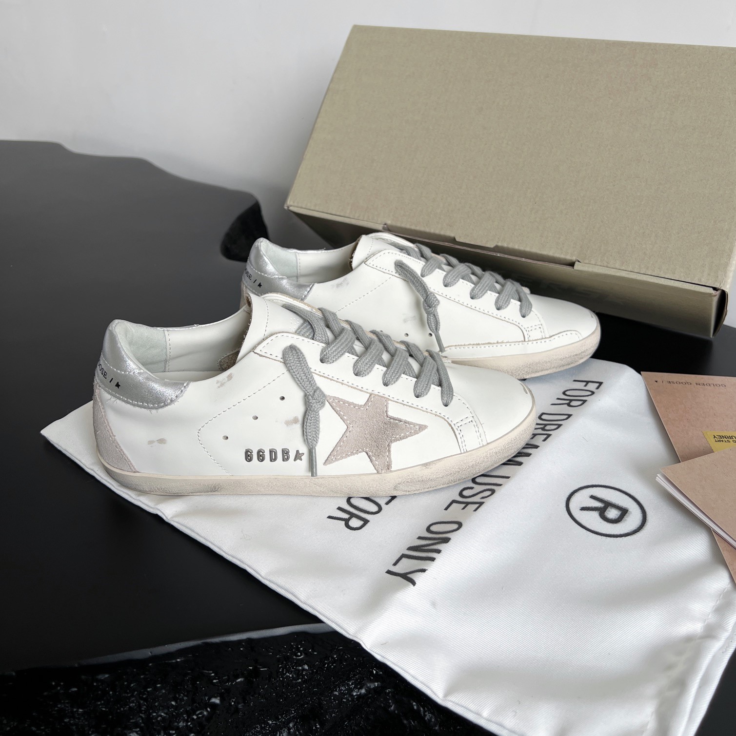 골든구스 상품 골든구스 Golden Goose Super-Star 슈퍼스타 레더 남여공용 스니커즈 운동슈..