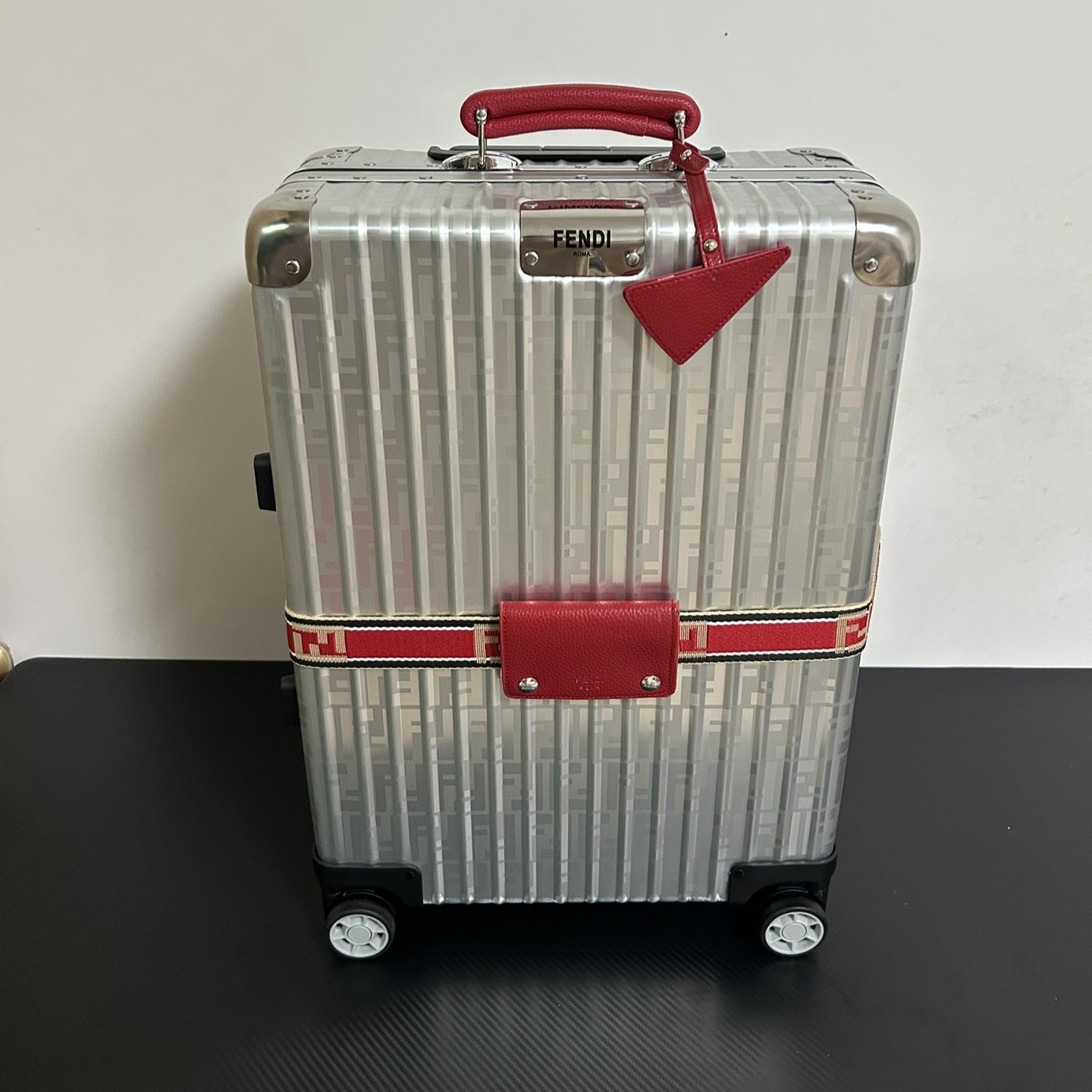 FENDI X RIMOWA 상품 FENDI X RIMOWA 리모와 X 펜디 캐리온 캐리어 20인치