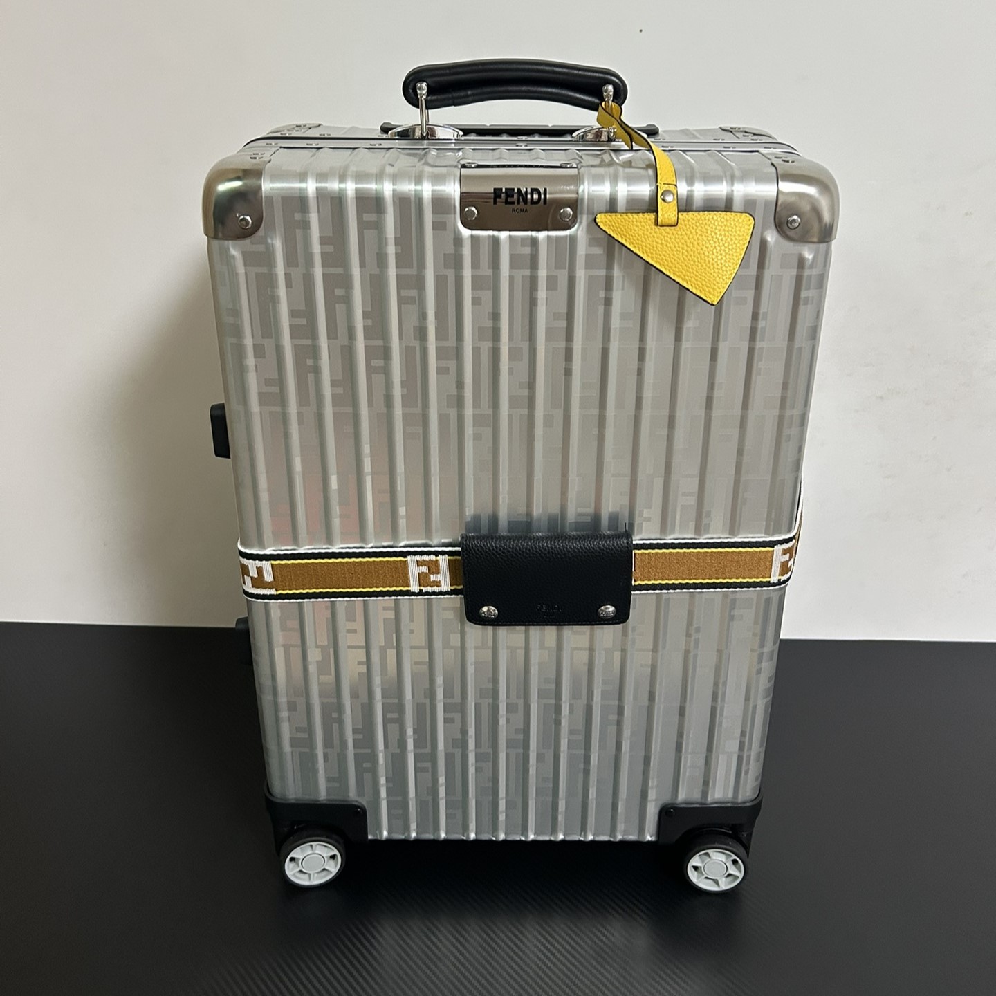 FENDI X RIMOWA 상품 FENDI X RIMOWA 리모와 X 펜디 캐리온 캐리어 20인치