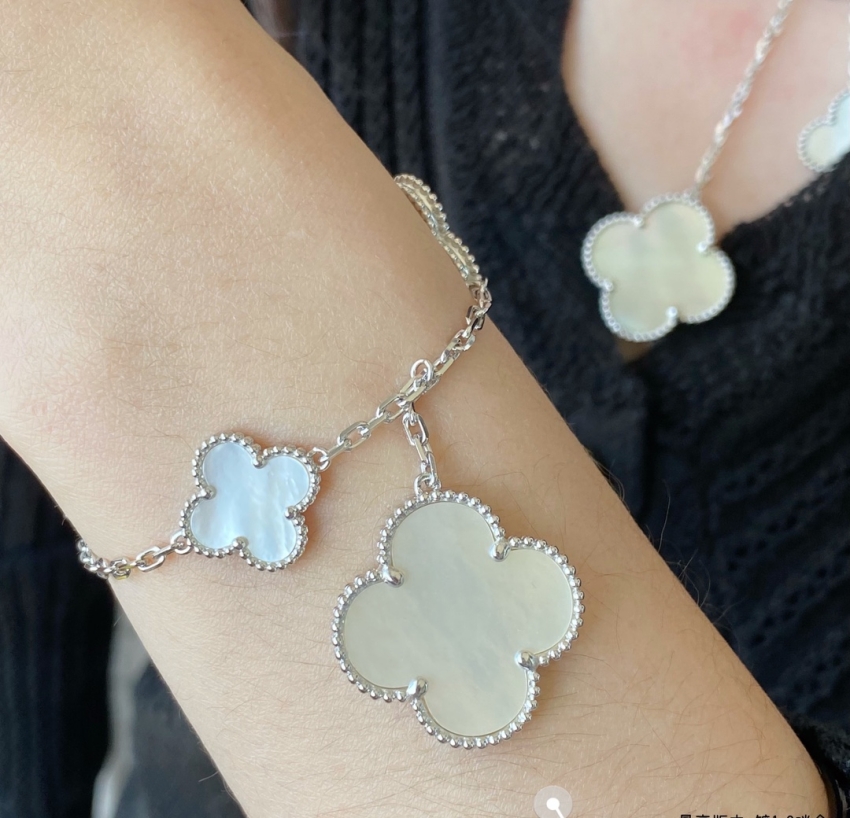 반클리프 아펠 상품 반클리프 아펠 Van Cleef & Arpels perlee clovers 2COLOR B..