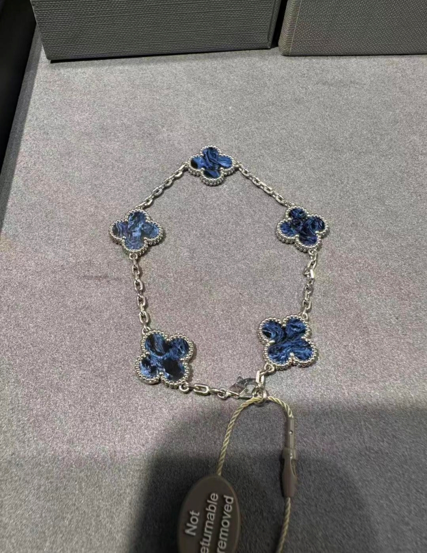 반클리프 아펠 상품 반클리프 아펠 Van Cleef & Arpels 피터사이트 네잎클로버 팔찌