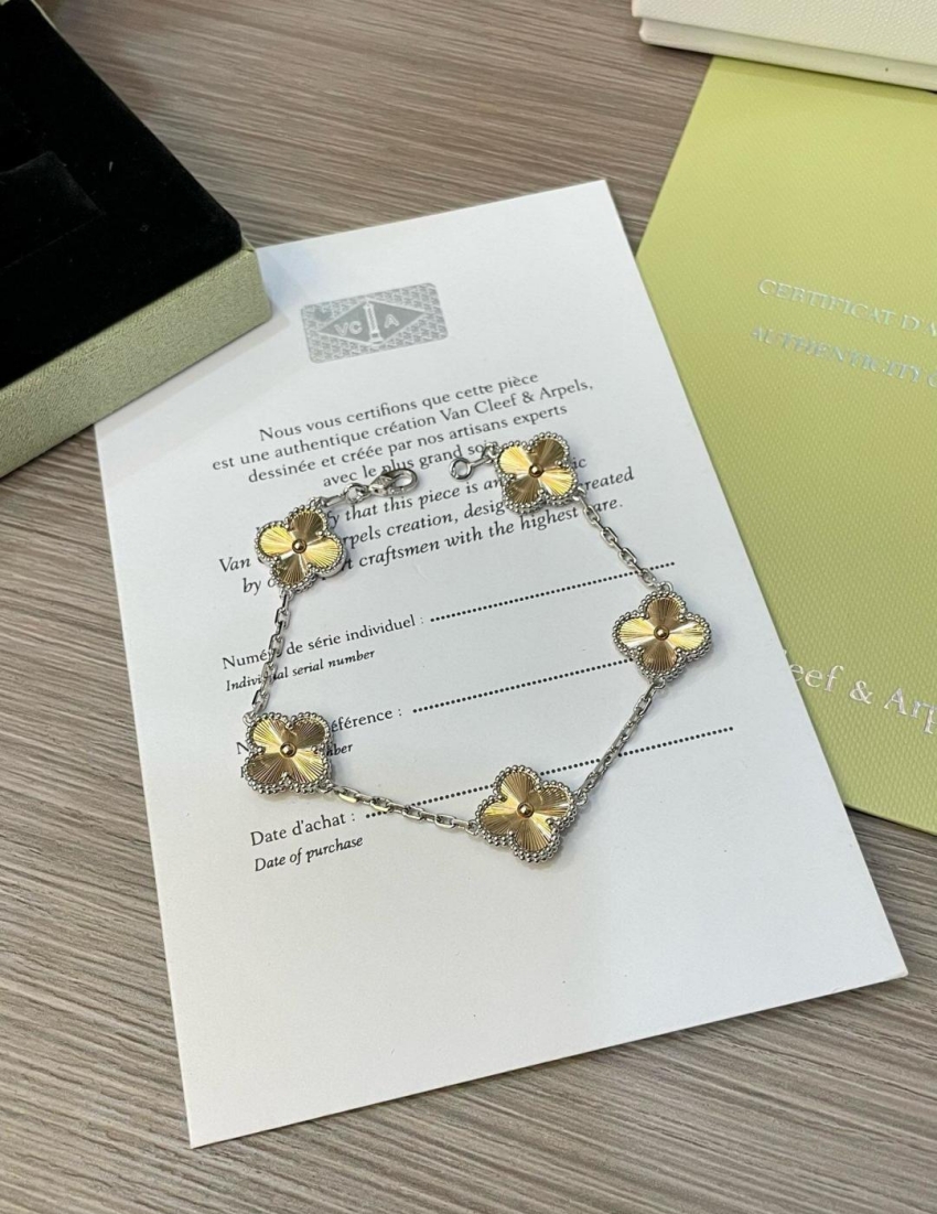 반클리프 아펠 상품 반클리프 아펠 Van Cleef & Arpels 네잎클로버 팔찌