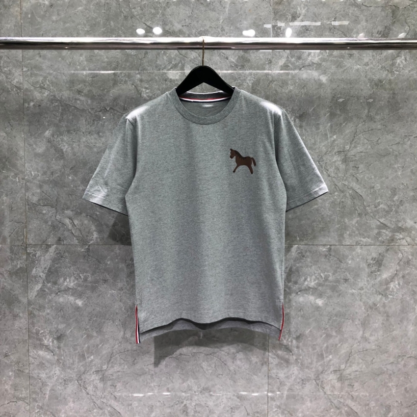 톰브라운 상품 톰브라운 THOM BROWNE 남녀공용 반팔 티셔츠