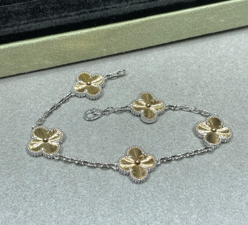 반클리프 아펠 상품 반클리프 아펠 Van Cleef & Arpels 네잎클로버 팔찌